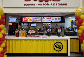 Doggis_Food_Court_de_Walmart.jpg